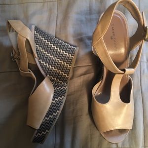 CUTE WEDGES WITH CHEVRON PATTERN